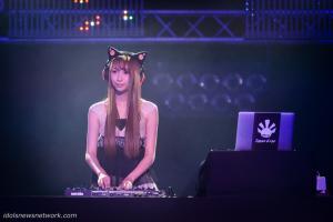 Suzuki Manaka (Sound Producer) sur la scène Karasu