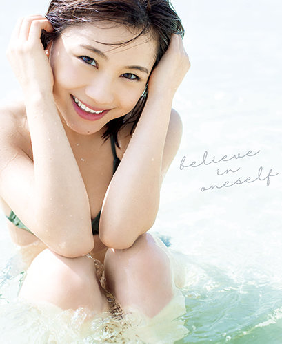 Morning Musume.'20 Ishida Ayumi shashinshū 'believe in oneself' (régulière)